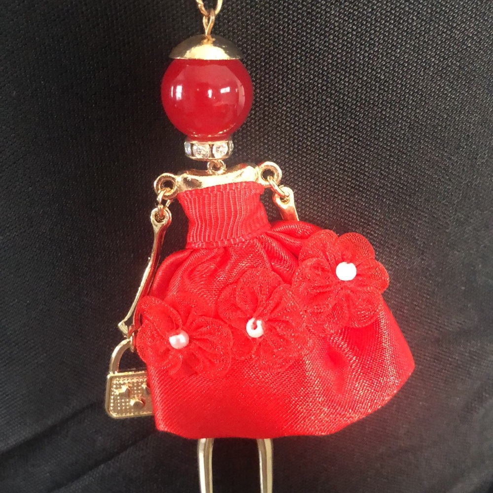 Baby Doll Long Necklace - Picture 9 of 9